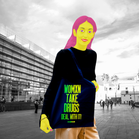 totebag womxn take drugs